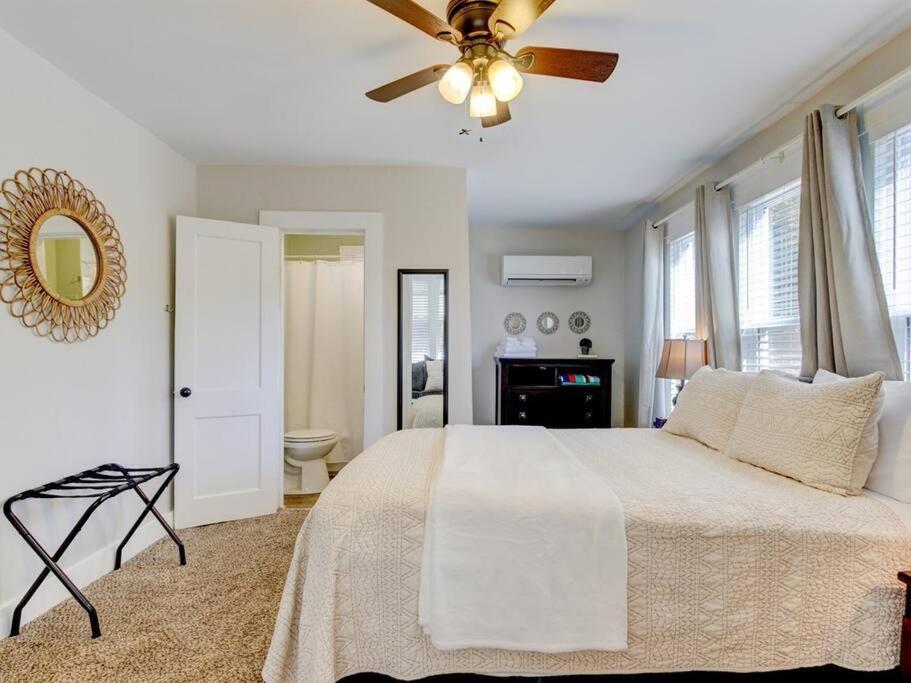 Cedar Blossom Bungalow Is A Cozy Getaway With A 5 Minute Walk To Downtown! Хот-Спрингс Экстерьер фото