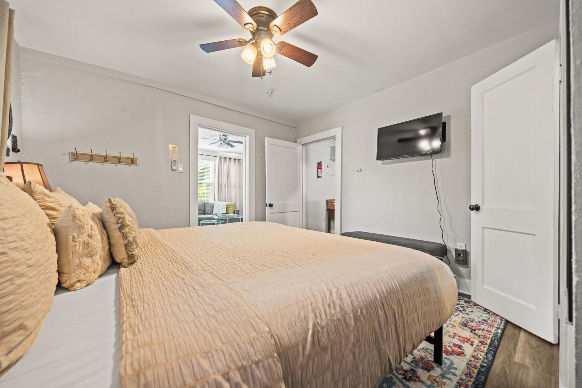 Cedar Blossom Bungalow Is A Cozy Getaway With A 5 Minute Walk To Downtown! Хот-Спрингс Экстерьер фото