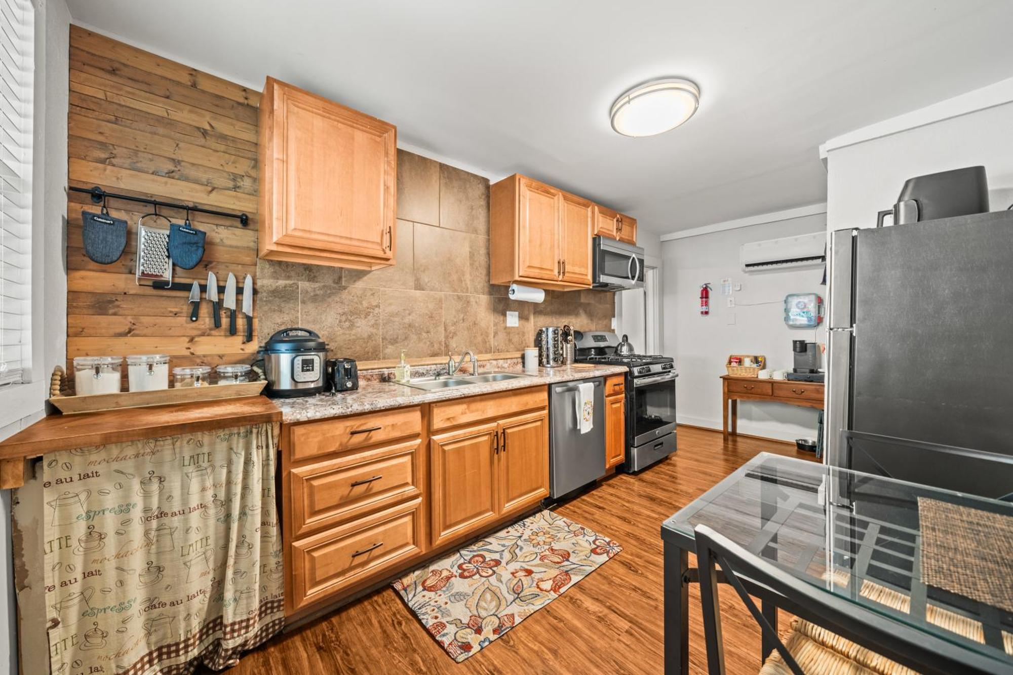 Cedar Blossom Bungalow Is A Cozy Getaway With A 5 Minute Walk To Downtown! Хот-Спрингс Экстерьер фото